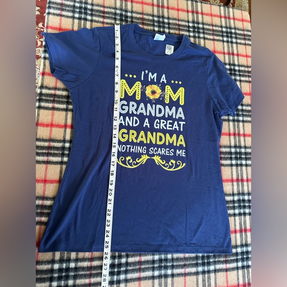 Women tee print “I'm A Mom Grandma Great Nothing Scares Me Mothers Day “ size M - Picture 9 of 9